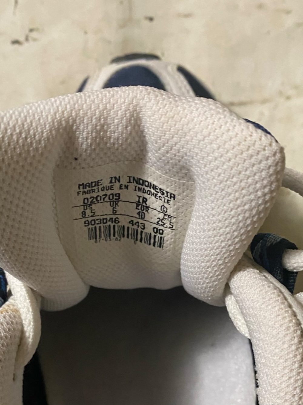 Nike sneakers size 8.5 white and blue - Picture 6 of 6